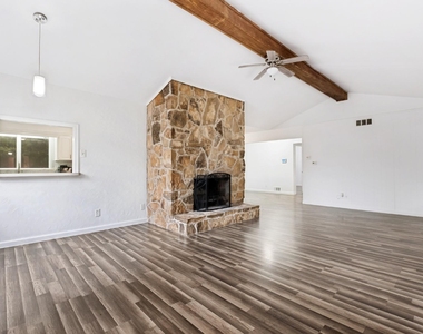 4315 Woodstock Drive - Photo Thumbnail 6