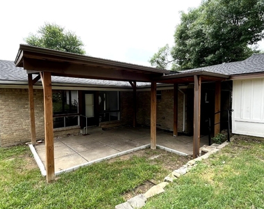 4315 Woodstock Drive - Photo Thumbnail 26