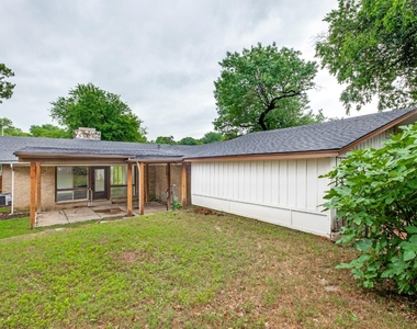 4315 Woodstock Drive - Photo Thumbnail 25