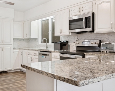 4315 Woodstock Drive - Photo Thumbnail 17