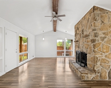 4315 Woodstock Drive - Photo Thumbnail 8