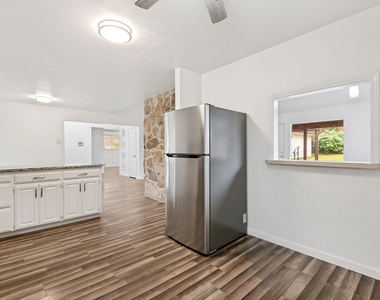 4315 Woodstock Drive - Photo Thumbnail 12