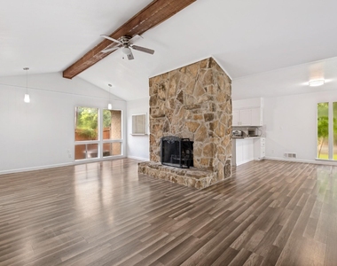 4315 Woodstock Drive - Photo Thumbnail 5