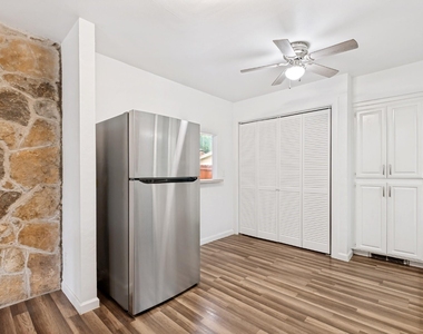 4315 Woodstock Drive - Photo Thumbnail 14