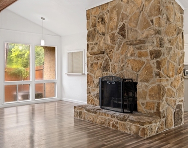 4315 Woodstock Drive - Photo Thumbnail 9