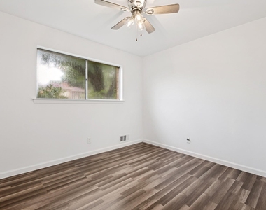 4315 Woodstock Drive - Photo Thumbnail 20