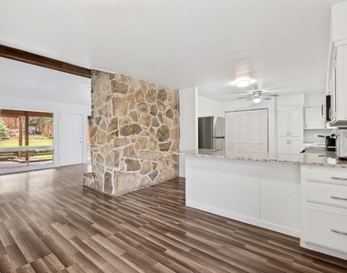 4315 Woodstock Drive - Photo Thumbnail 11
