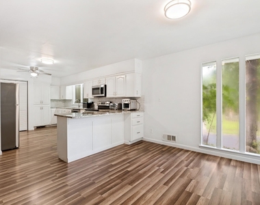 4315 Woodstock Drive - Photo Thumbnail 10