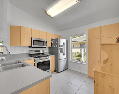 5361 Nw 90th Avenue - Photo Thumbnail 7