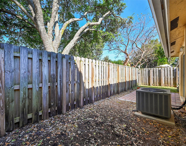 5361 Nw 90th Avenue - Photo Thumbnail 4