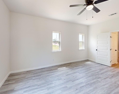 6702 S Lancaster Road - Photo Thumbnail 6