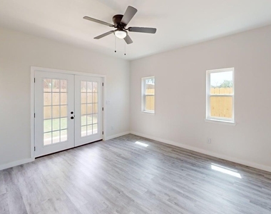 6702 S Lancaster Road - Photo Thumbnail 4