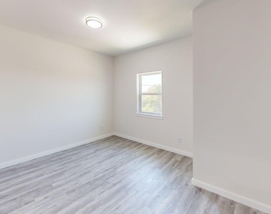 6702 S Lancaster Road - Photo Thumbnail 11