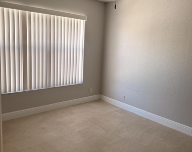 1440 Lake Crystal Drive - Photo Thumbnail 3