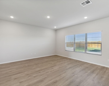 1907 Rolling Ridge Drive - Photo Thumbnail 4