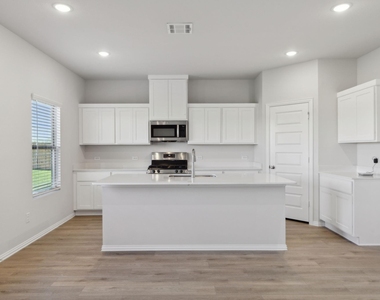 1907 Rolling Ridge Drive - Photo Thumbnail 9