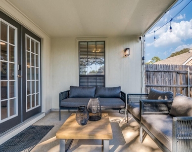 305 Westover Drive - Photo Thumbnail 18