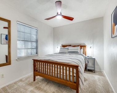 305 Westover Drive - Photo Thumbnail 13