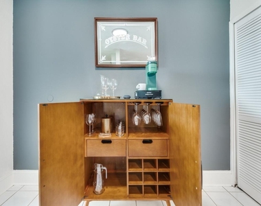 305 Westover Drive - Photo Thumbnail 8