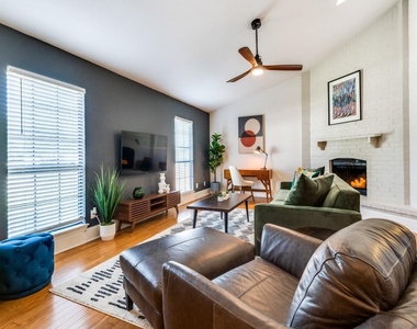 305 Westover Drive - Photo Thumbnail 2