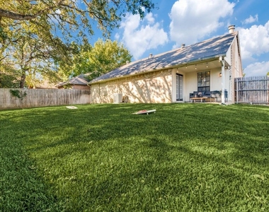 305 Westover Drive - Photo Thumbnail 17