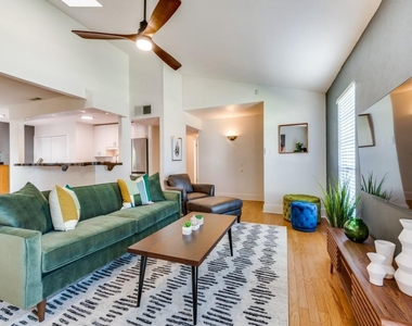 305 Westover Drive - Photo Thumbnail 4