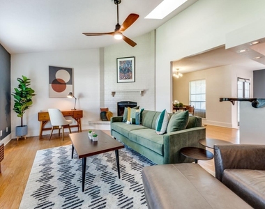 305 Westover Drive - Photo Thumbnail 3