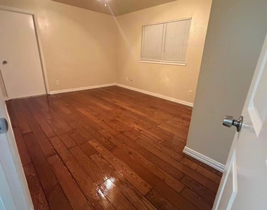 1624 E Park Boulevard - Photo Thumbnail 8