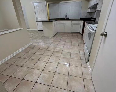 1624 E Park Boulevard - Photo Thumbnail 1