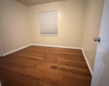 1624 E Park Boulevard - Photo Thumbnail 5