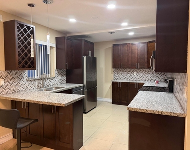 4011 Sw 28th Street - Photo Thumbnail 2