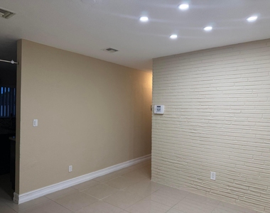 4011 Sw 28th Street - Photo Thumbnail 1