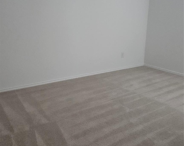 4178 Silverstein Street - Photo Thumbnail 5