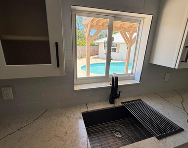 5814 Se Orange Blossom Trail - Photo Thumbnail 4