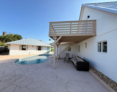 5814 Se Orange Blossom Trail - Photo Thumbnail 1