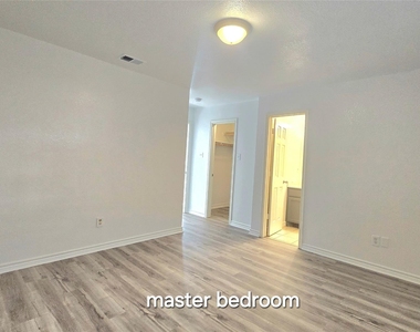 5017 Chapman Street - Photo Thumbnail 10