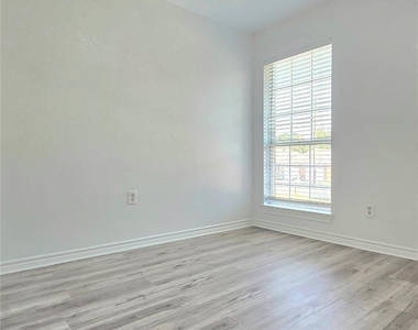 5017 Chapman Street - Photo Thumbnail 15