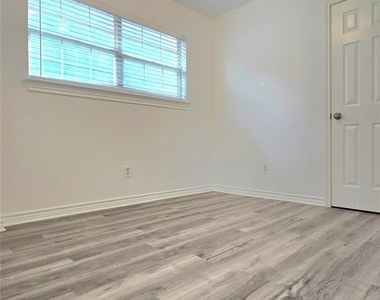 5017 Chapman Street - Photo Thumbnail 16