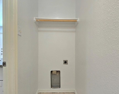 5017 Chapman Street - Photo Thumbnail 25