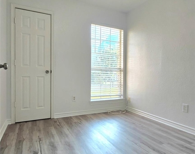 5017 Chapman Street - Photo Thumbnail 23