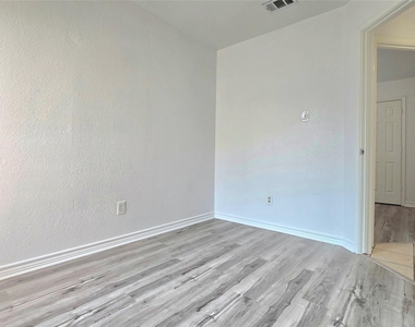 5017 Chapman Street - Photo Thumbnail 18