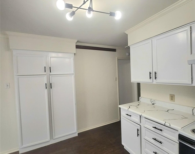 7308 Sanger Avenue - Photo Thumbnail 5