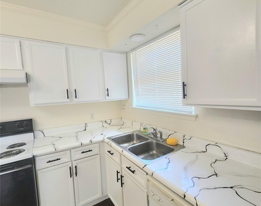 7308 Sanger Avenue - Photo Thumbnail 6