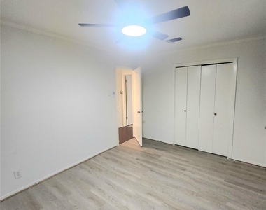 7308 Sanger Avenue - Photo Thumbnail 11