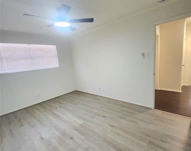 7308 Sanger Avenue - Photo Thumbnail 12