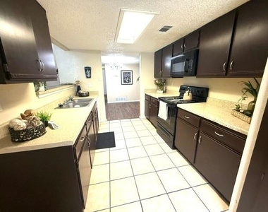 4316 Columbus Trail - Photo Thumbnail 6