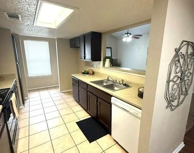 4316 Columbus Trail - Photo Thumbnail 7