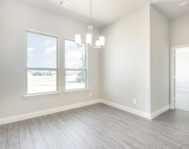 720 Candace Drive - Photo Thumbnail 9
