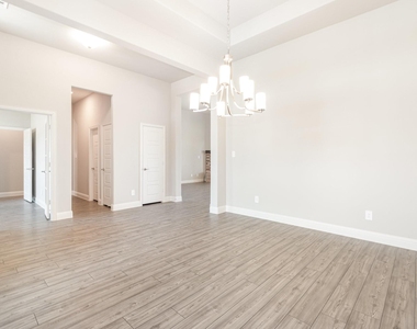 720 Candace Drive - Photo Thumbnail 8
