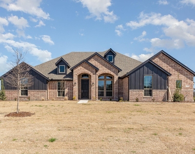 720 Candace Drive - Photo Thumbnail 2